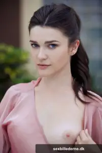 Brunette babe Serena Wood getting naked & spreading her pink twat outdoors