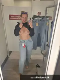 Mom jeans shopping