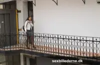 European secretary Ananter fingers her twat and gets fucked in POV