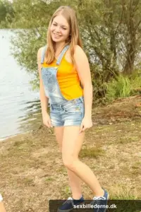 Amateur teen Alessandra strips and humps a stranger