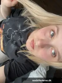 Porn Megaload performed by Lucy Lenore Hot Pictures